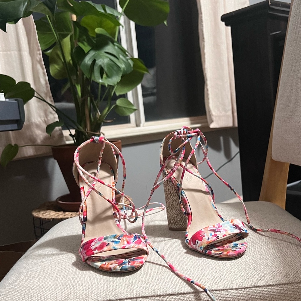 Pink heels.They can be worn during spring or summer.